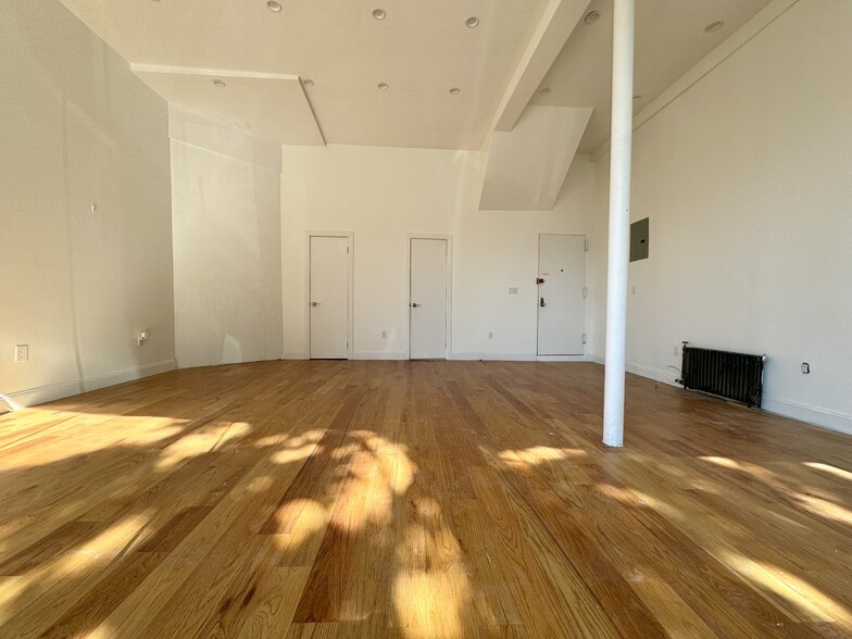 1379 Bedford Ave, Brooklyn, NY for rent - Interior Photo - Image 3 of 6