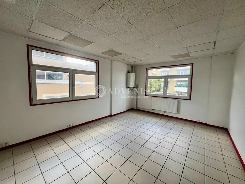 Office in Argenteuil to rent Interior Photo- Image 1 of 7