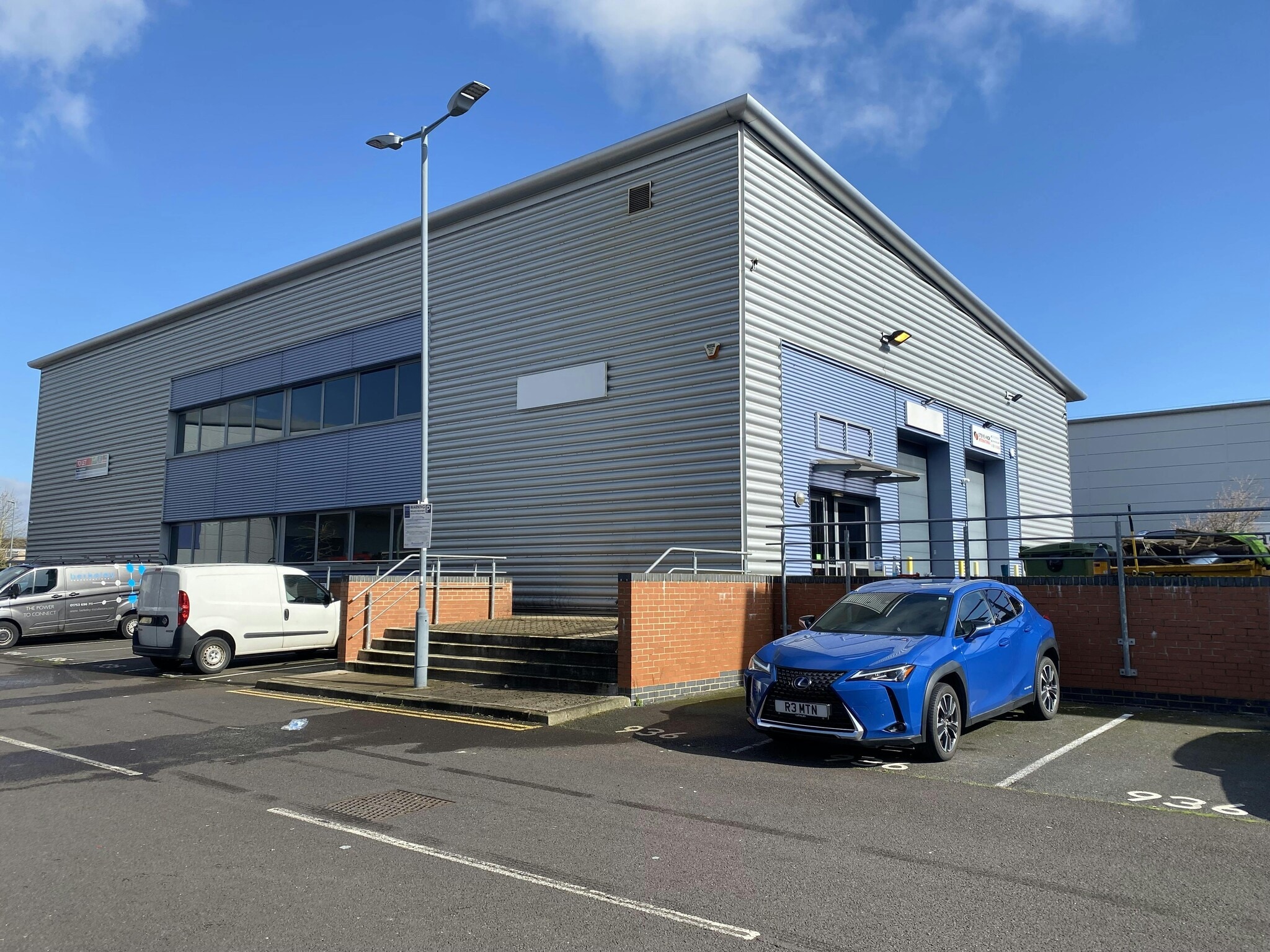 933-936 Yeovil Rd, Slough to rent Building Photo- Image 1 of 12