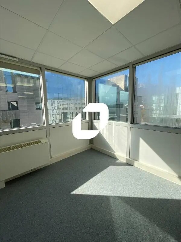 Office in Grenoble to rent Interior Photo- Image 1 of 9