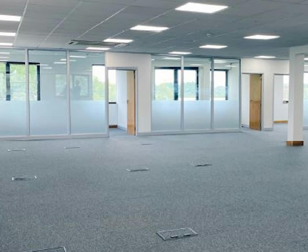 Smeaton Clos, Aylesbury to rent Interior Photo- Image 1 of 2