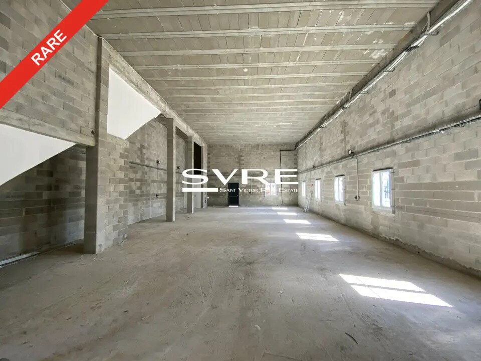 Industrial in Vitrolles to rent Interior Photo- Image 1 of 4