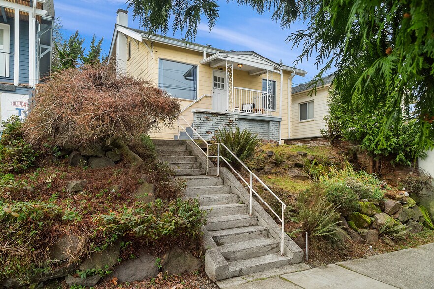 5011 5th Ave NE, Seattle, WA for sale - Primary Photo - Image 1 of 1