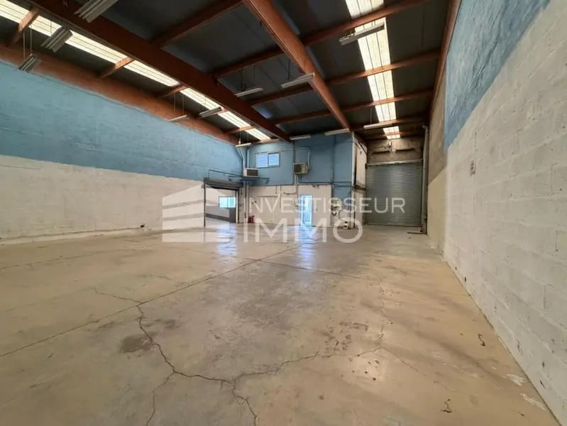 Industrial in Émerainville to rent Interior Photo- Image 1 of 7