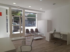Retail in València, Valencia to rent Interior Photo- Image 1 of 14