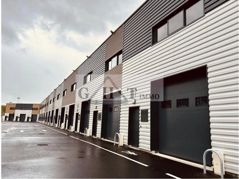 Industrial in Épinay-sur-Seine to rent - Building Photo - Image 1 of 2
