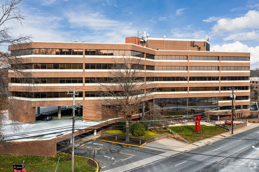 1266 E Main St, Stamford, CT for rent - Building Photo - Image 1 of 22