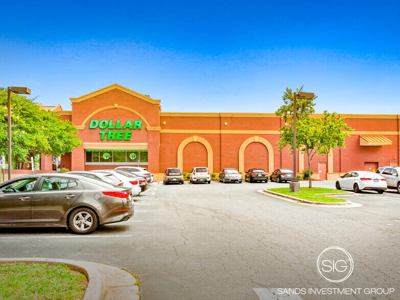 5811 Prosperity Church Rd, Charlotte 28269 UK