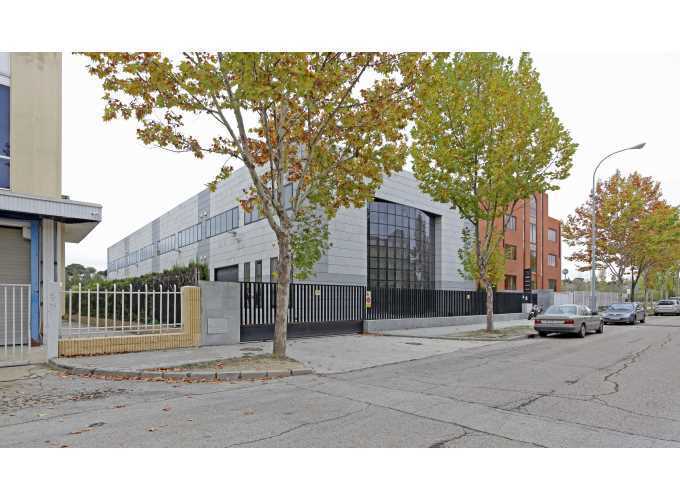 Calle Calera, 4, Tres Cantos, Madrid to rent Primary Photo- Image 1 of 12
