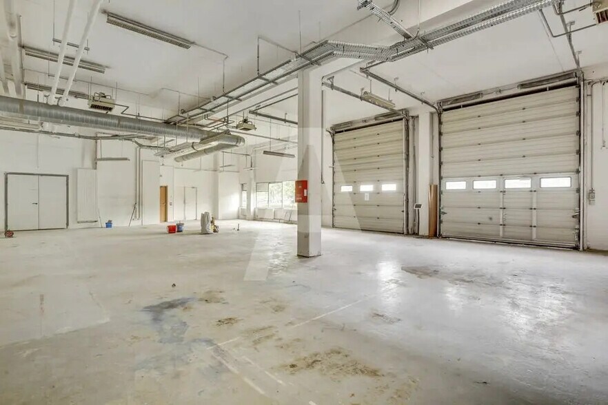 Light Industrial in Antony to rent - Building Photo - Image 3 of 8