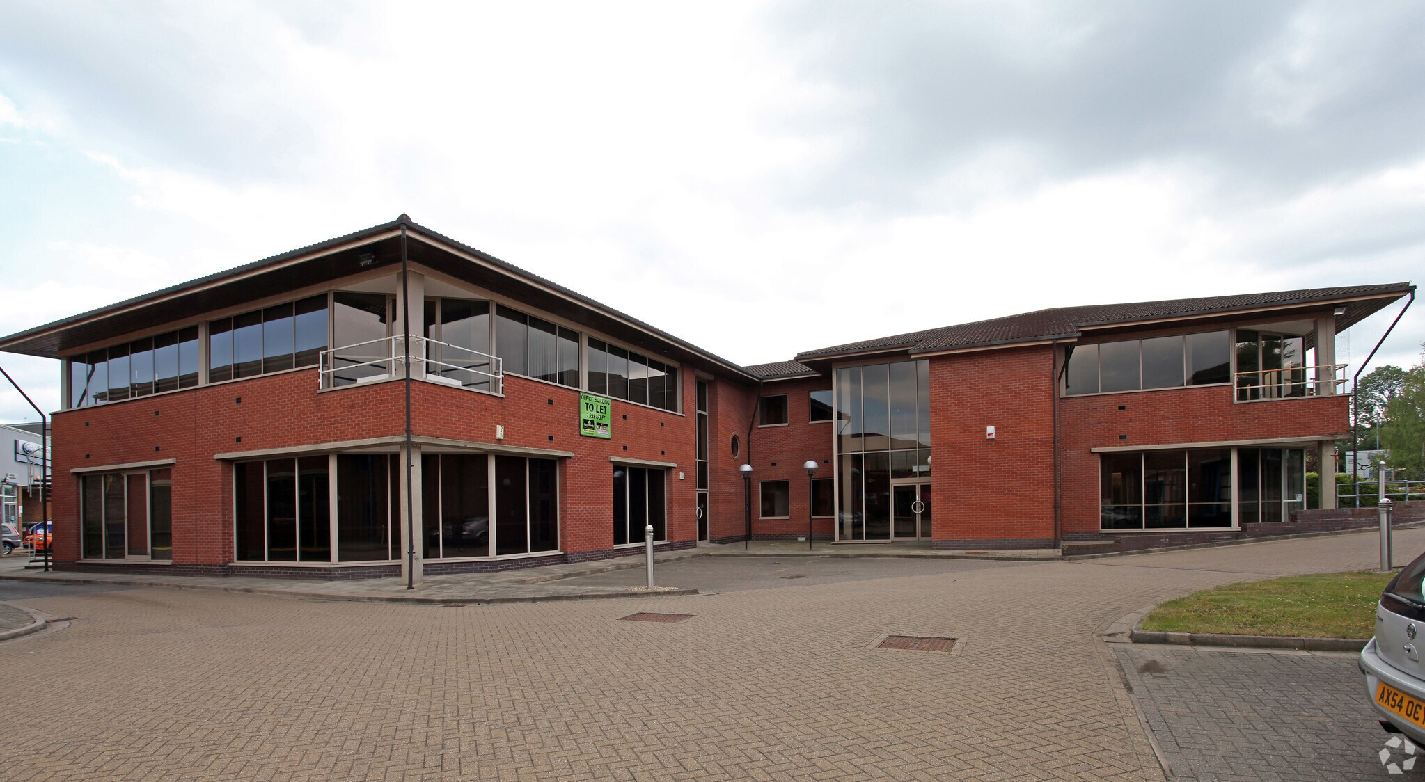 Easthampstead Rd, Bracknell for sale Primary Photo- Image 1 of 1