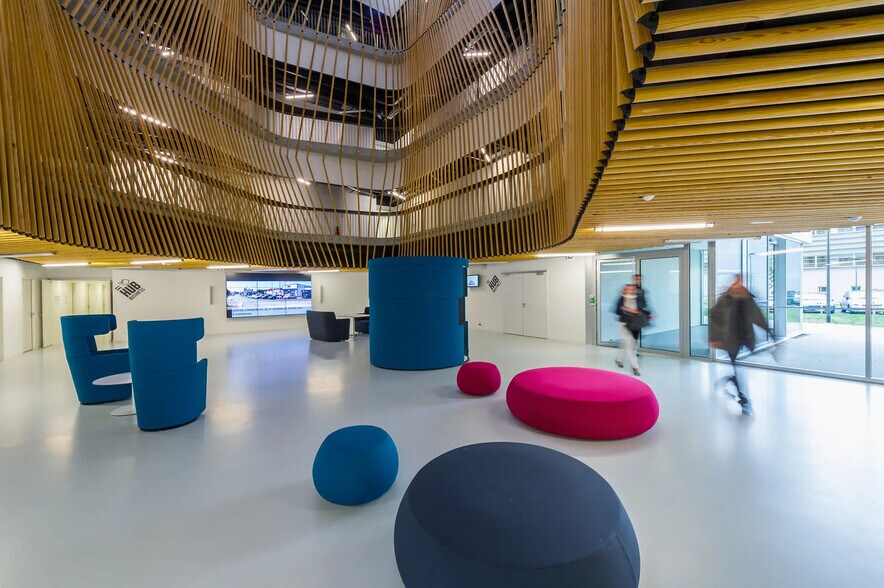 6 Rue Rose Dieng-Kuntz, Nantes to rent - Building Photo - Image 2 of 5