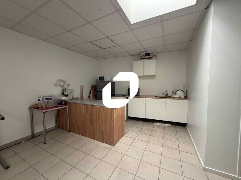Light Industrial in Sevran to rent - Interior Photo - Image 3 of 26