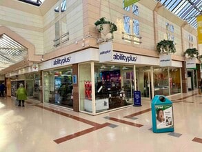 High St, Sittingbourne to rent Building Photo- Image 2 of 2