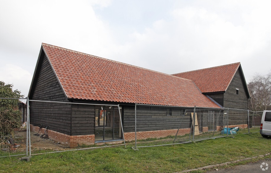 Crown Ln S, Ardleigh to rent - Building Photo - Image 3 of 4