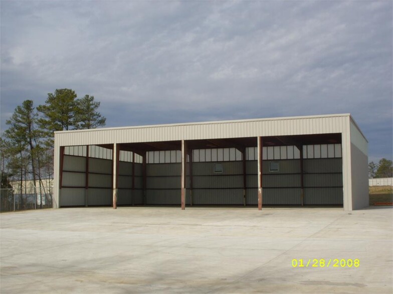 501 Richardson Rd SE, Calhoun, GA for rent - Building Photo - Image 1 of 1