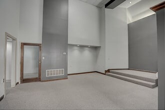 118 W 5th St, Covington, KY to rent Interior Photo- Image 2 of 11