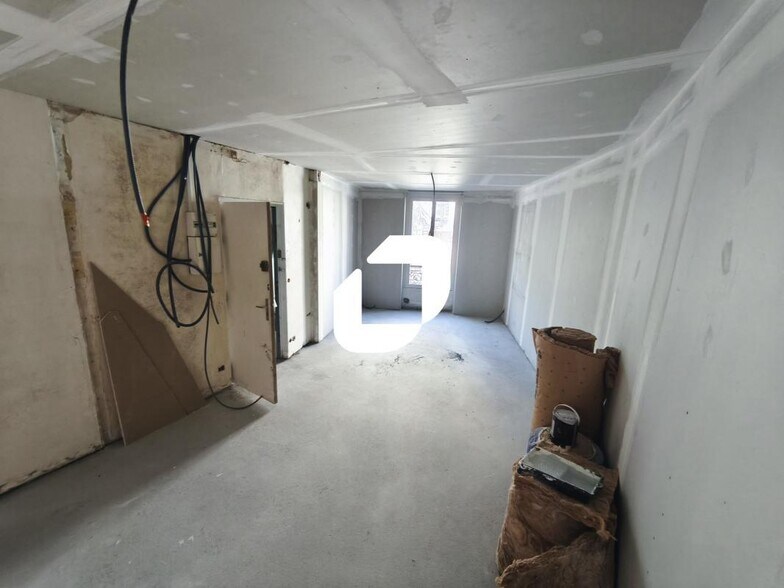 Office in Nogent-sur-Marne to rent - Interior Photo - Image 1 of 3