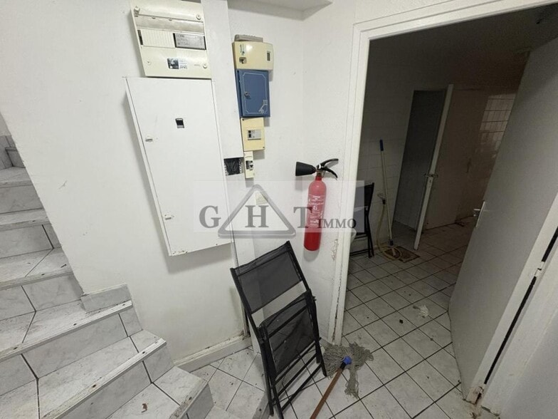 Industrial in Ivry-sur-Seine for sale - Interior Photo - Image 2 of 9