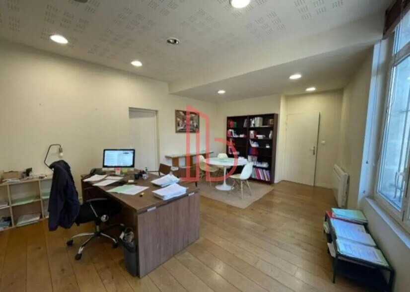 Office in Bordeaux to rent - Building Photo - Image 2 of 6