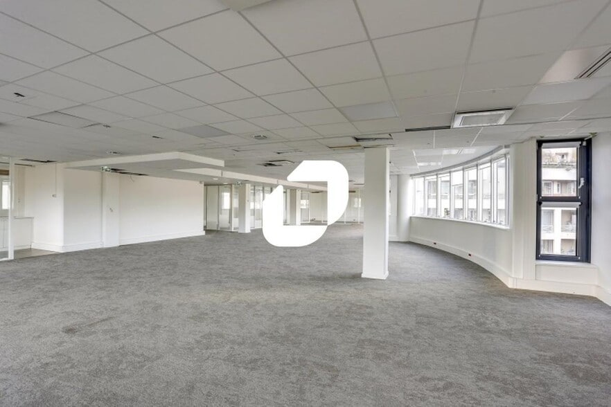 Office in Issy-les-Moulineaux to rent - Building Photo - Image 2 of 17