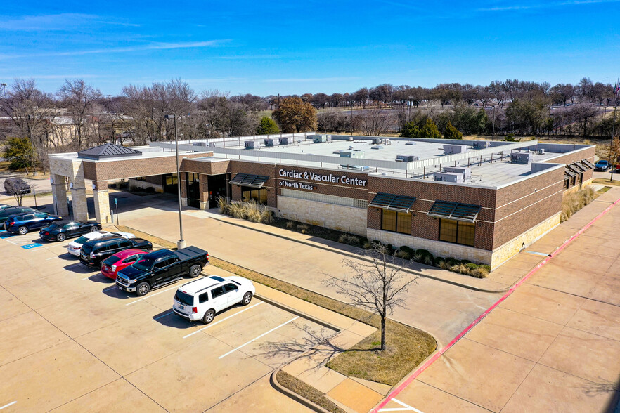 1924 Forest Ridge Dr, Bedford, TX for rent - Primary Photo - Image 1 of 4