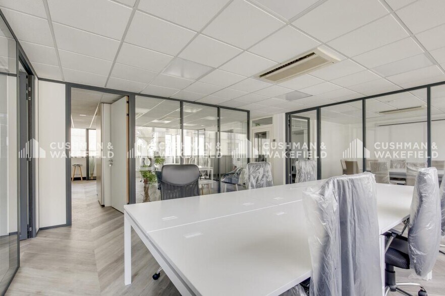 123-129 Rue Victor Hugo, Levallois-Perret to rent - Building Photo - Image 3 of 14