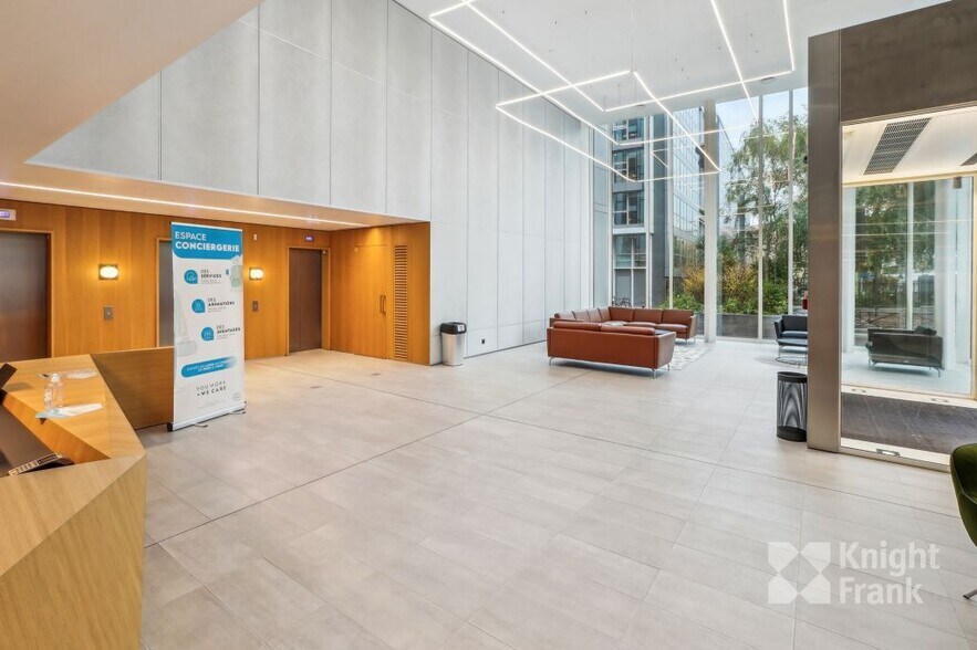 12 Avenue André Malraux, Levallois-Perret to rent - Lobby - Image 2 of 9