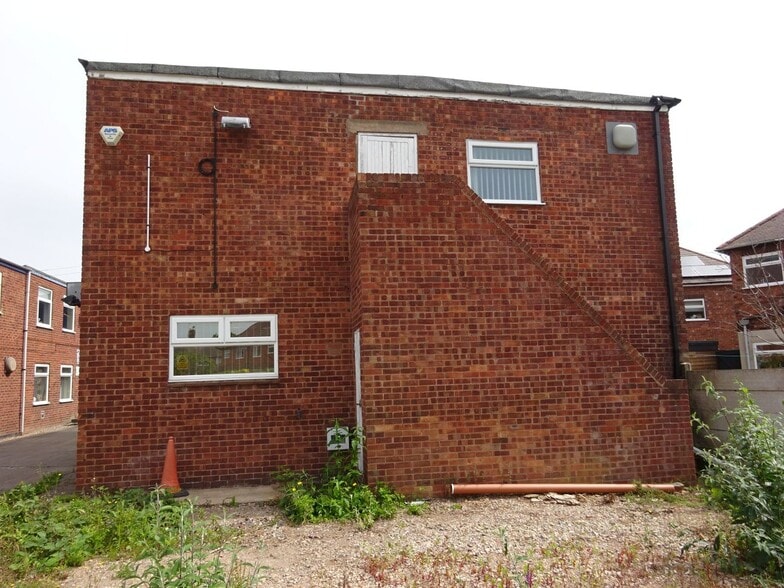 Lilac Grv, Beeston to rent - Building Photo - Image 3 of 16