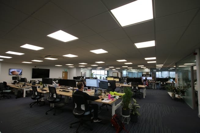 Vantage Way, Poole to rent Interior Photo- Image 1 of 10