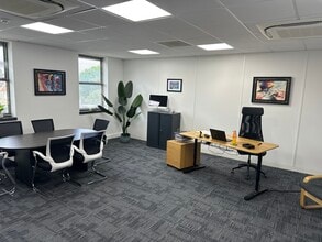 Park St, Bagshot to rent Building Photo- Image 2 of 2