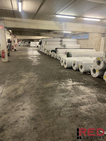 Industrial in Aubagne to rent - Building Photo - Image 2 of 3