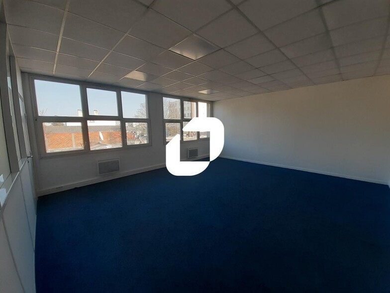Office in Montreuil to rent - Interior Photo - Image 3 of 5