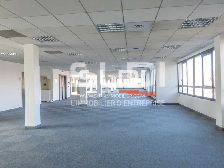 1 Chemin Jean-Marie Vianney, Écully to rent - Interior Photo - Image 2 of 7