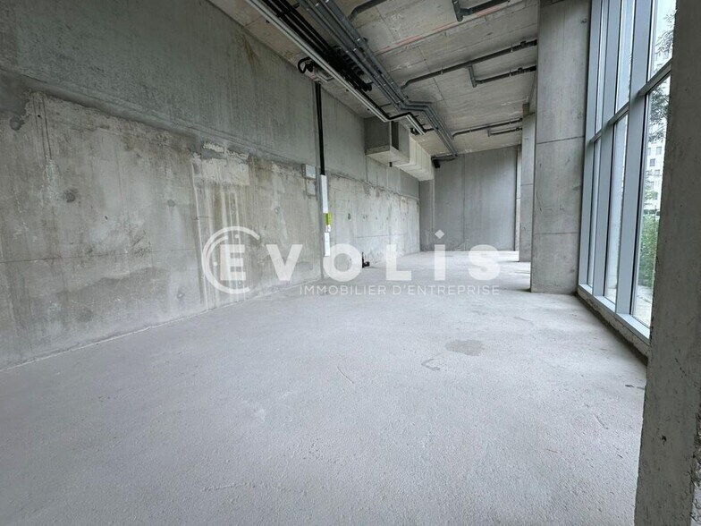 Office in Ivry-sur-Seine to rent - Interior Photo - Image 2 of 7