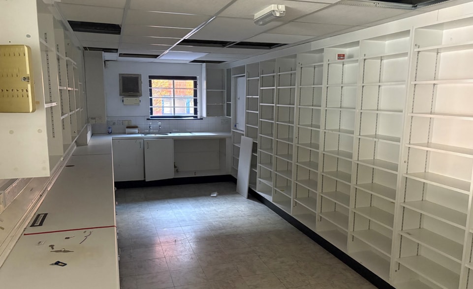 103-113 Ravenhill Rd, Belfast to rent - Interior Photo - Image 3 of 8