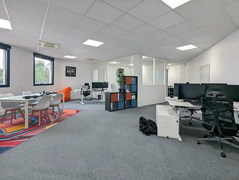Office in Massy to rent - Building Photo - Image 3 of 12