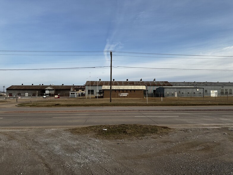 400 E Willow, Enid, OK for sale - Primary Photo - Image 1 of 1