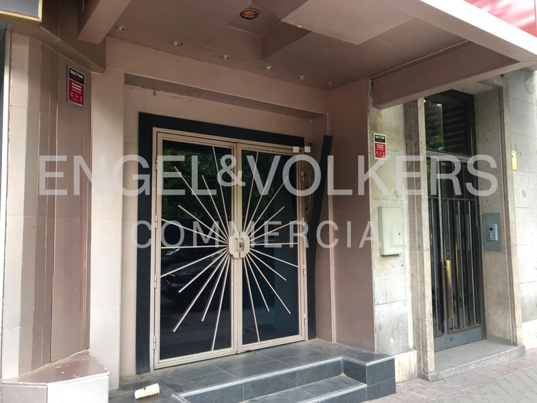 Retail in Madrid, Madrid to rent - Building Photo - Image 2 of 2