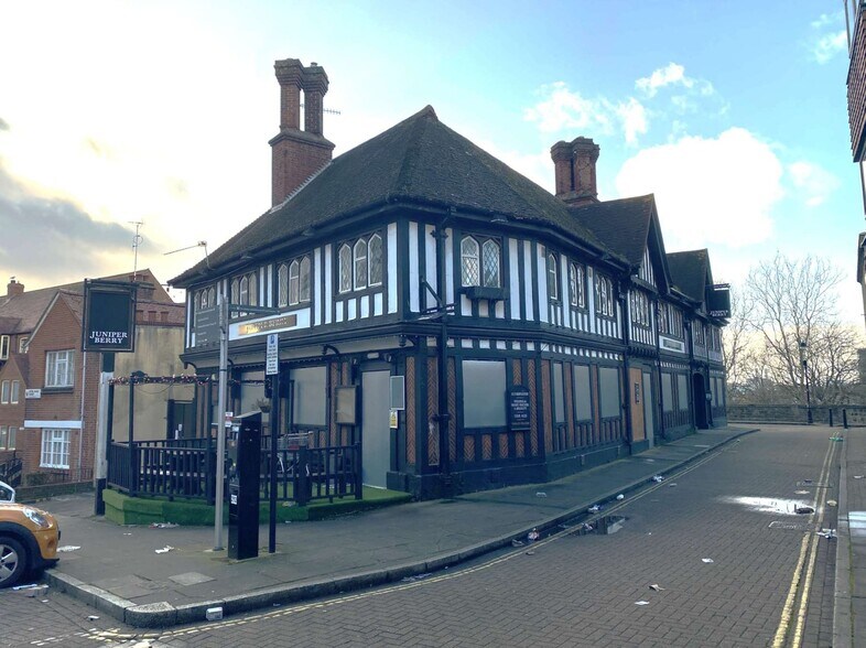 1900 Castle Ln, Southampton for sale - Primary Photo - Image 1 of 1