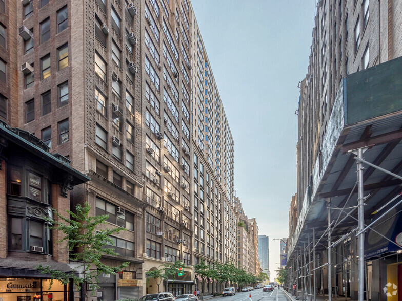 320 W 38th St, New York, NY for sale - Primary Photo - Image 1 of 1