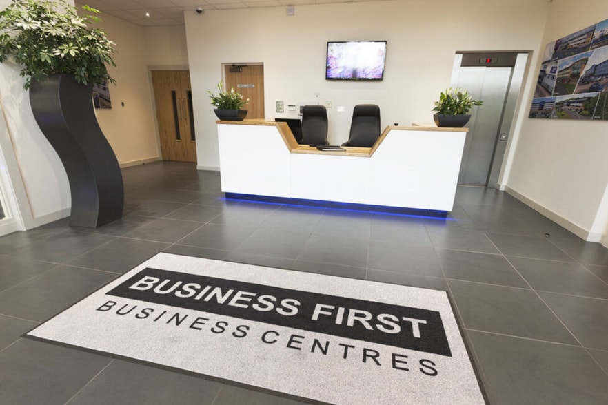 Burnbrae Rd, Linwood to rent - Lobby - Image 3 of 33