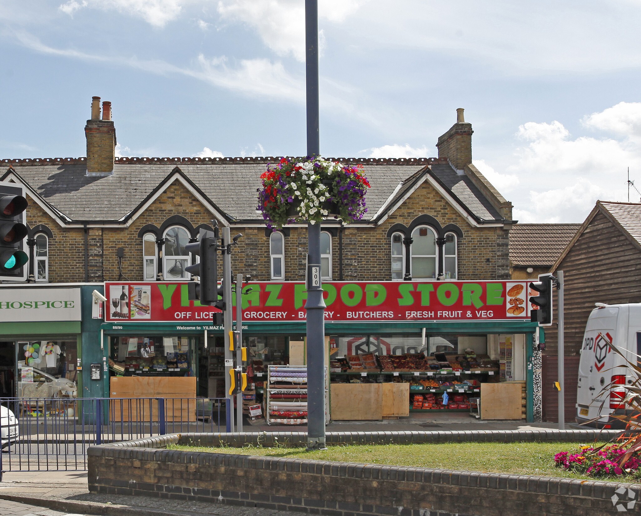 88-90 Turners Hl, Cheshunt for sale Primary Photo- Image 1 of 1