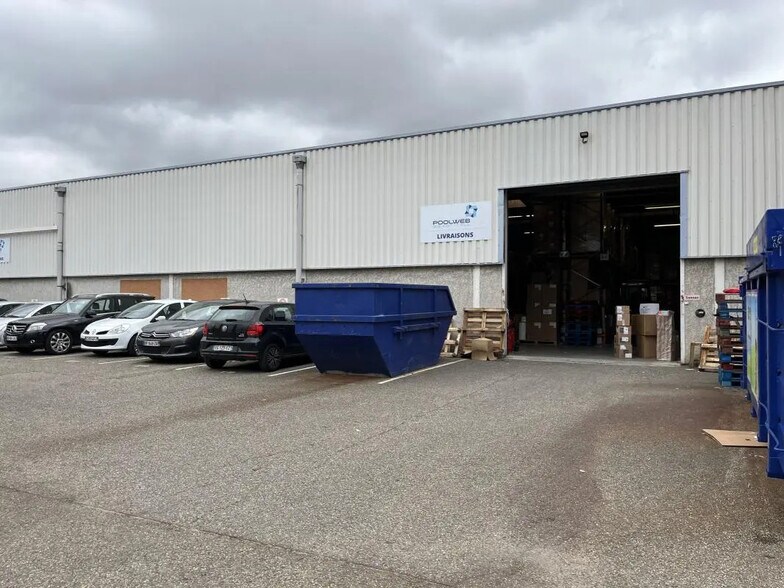 Light Industrial in Chassieu to rent - Building Photo - Image 2 of 12
