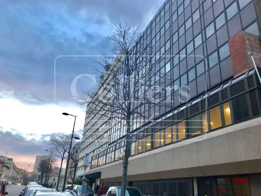 Office in Marseille to rent Building Photo- Image 1 of 3