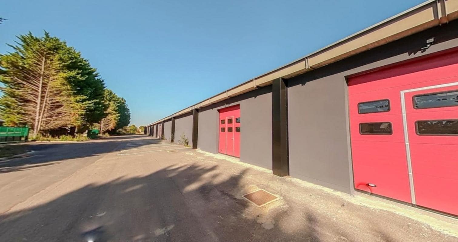 Light Industrial in Coignières for sale Building Photo- Image 1 of 10