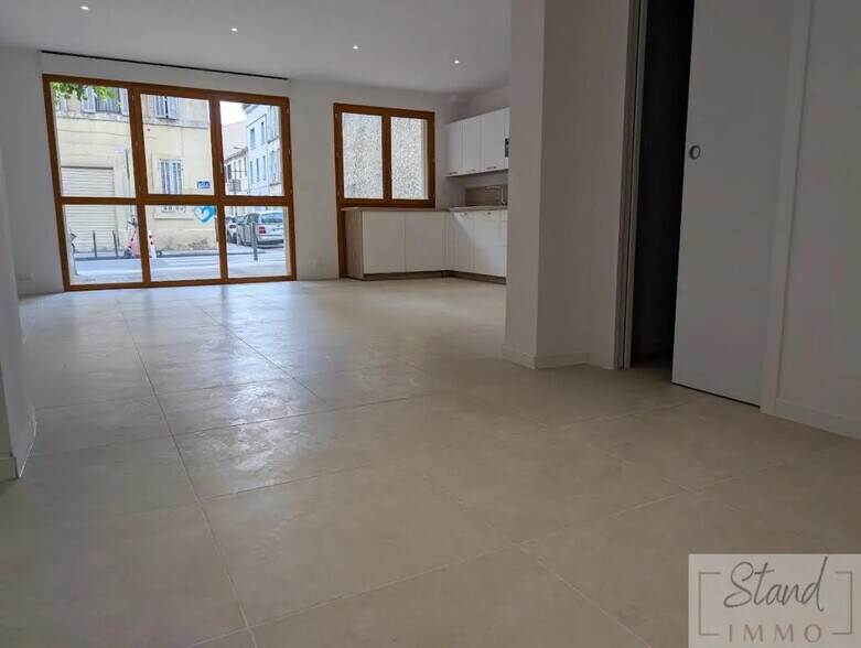 Office in Marseille for sale - Building Photo - Image 1 of 5