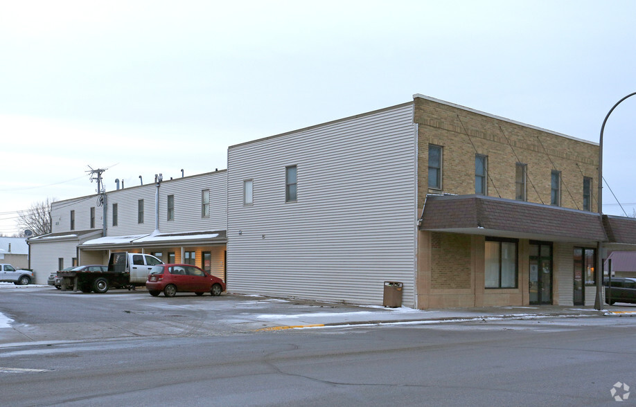 183 Main Ave, Winsted, MN for rent - Building Photo - Image 2 of 3