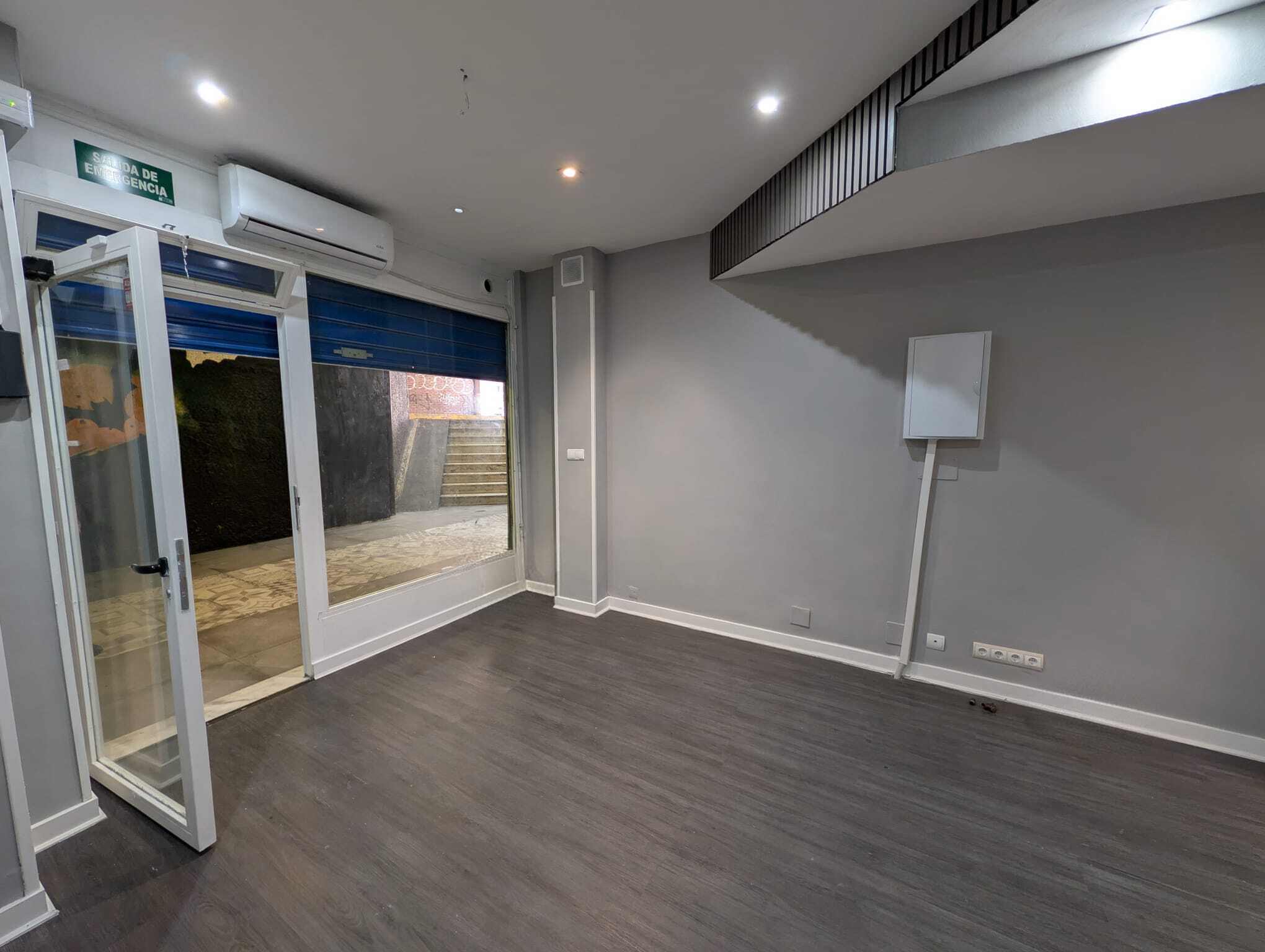 Retail in Madrid, Madrid to rent Interior Photo- Image 1 of 6