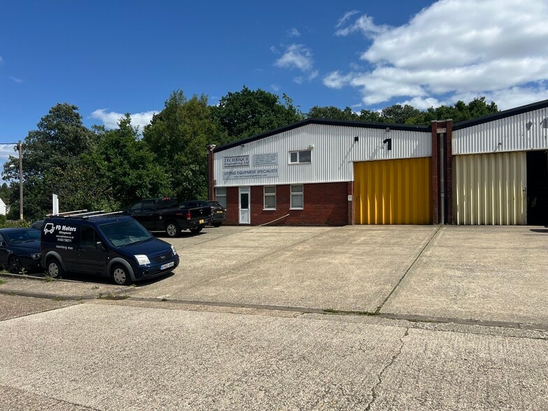 Unit 1 Gillmans Industrial Estate, Natts Ln, Billingshurst to rent - Building Photo - Image 1 of 7